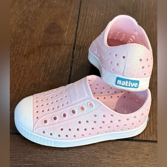 Native Jefferson Sparkly Pink Slip On - Picture 2 of 4